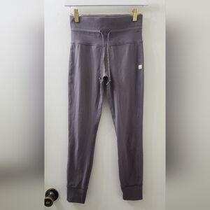 Vuori Purple Leggins, Size Small. Perfect Condition.